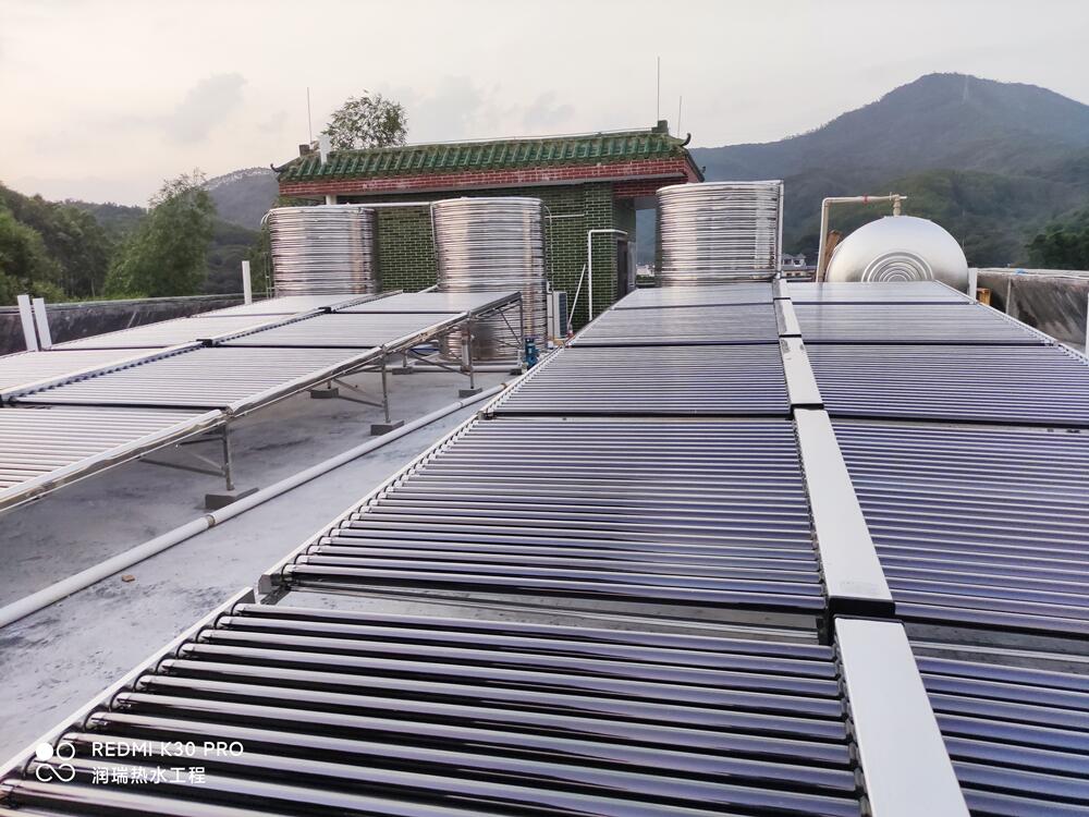 从化温泉酒店海尔空气能热泵辅助太阳能真空管热水安装工程